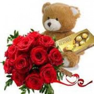 Buquê com 12 rosas vermelhas, Ferrero Rocher e Pelúcia