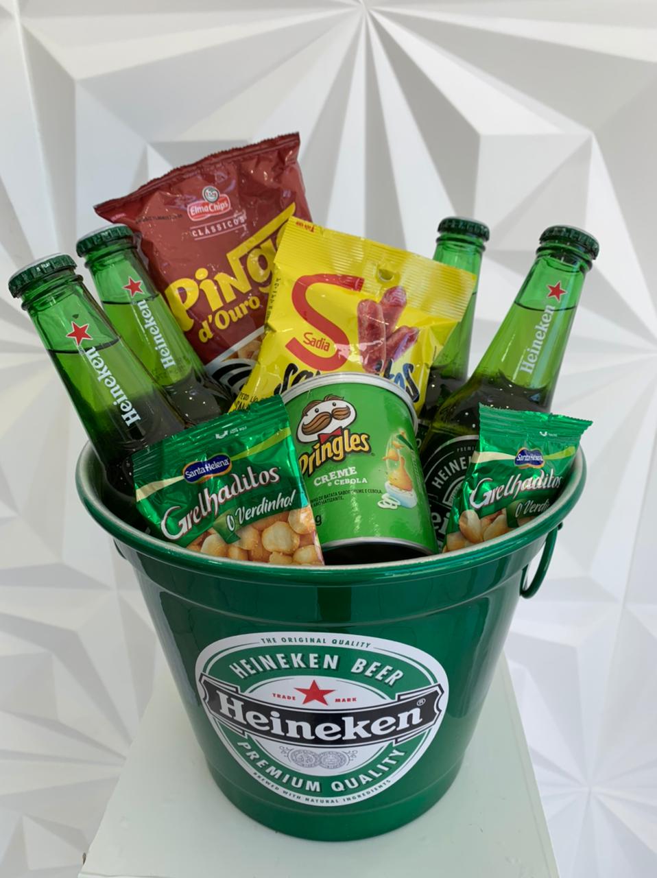 Balde Heineken com 4 cervejas e petiscos – Josi Flores e Cestas