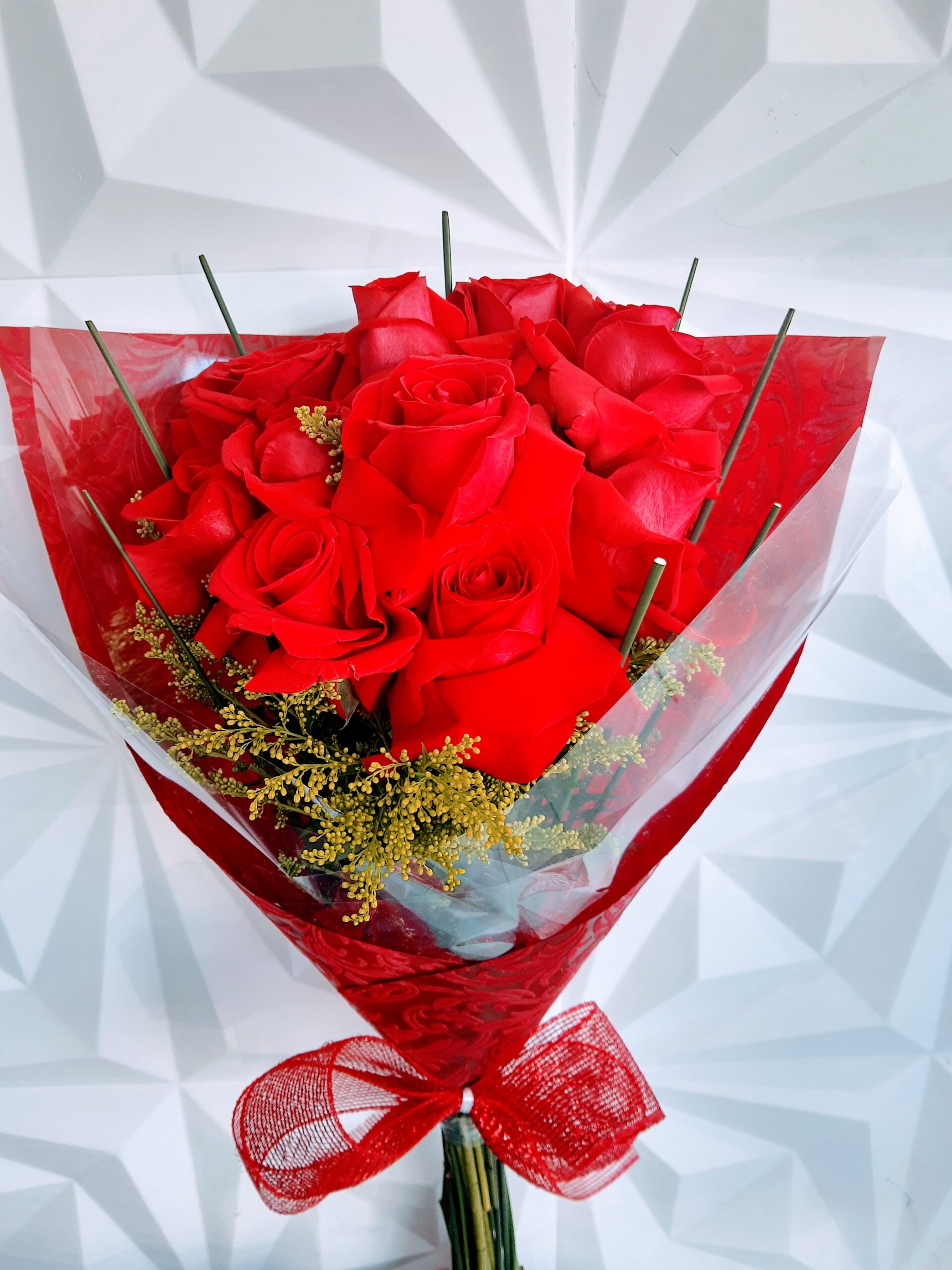 Buquê com 10 rosas vermelhas colombianas – Josi Flores e Cestas