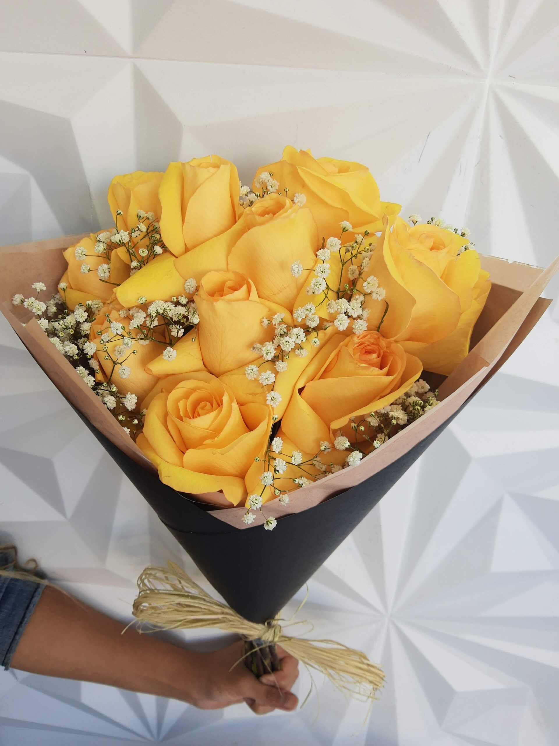 Buquê com 10 rosas amarelas – Josi Flores e Cestas