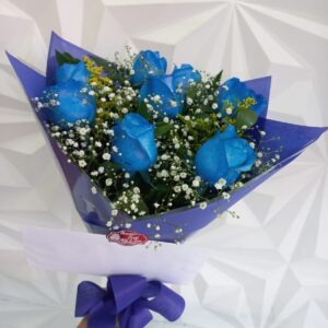 Buquê com 8 rosas azuis