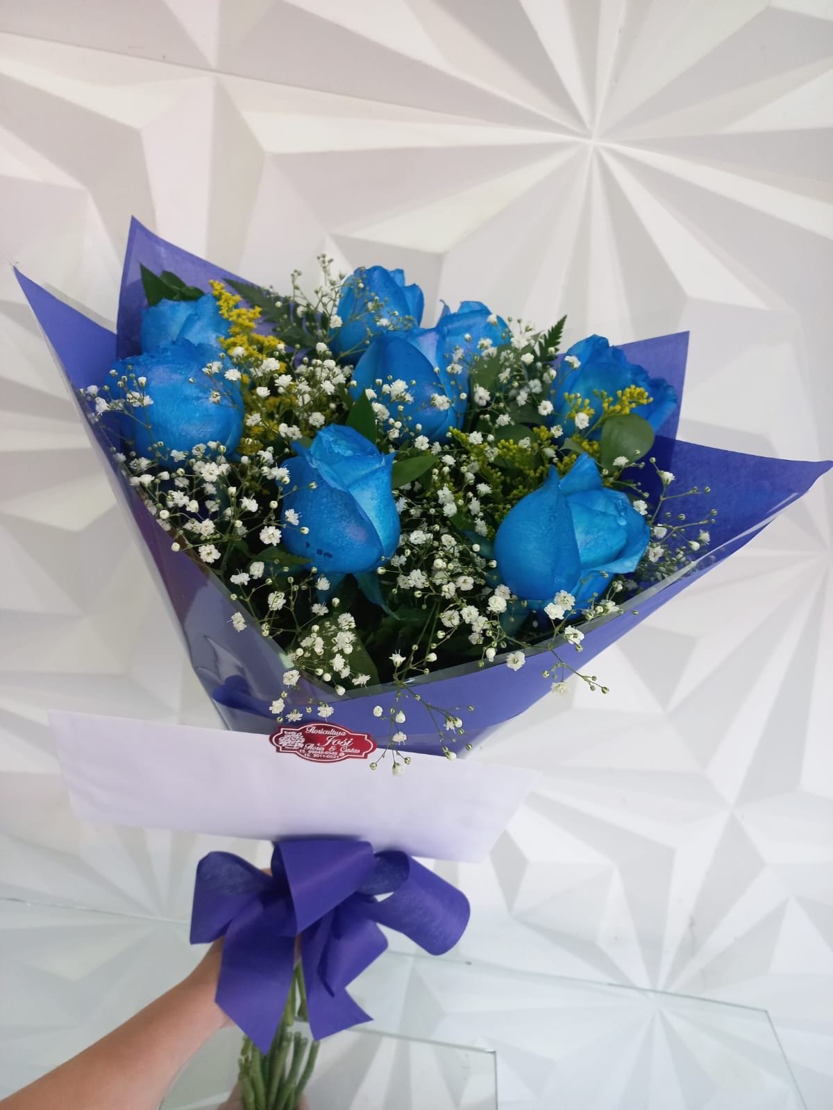 Buquê com 8 rosas azuis