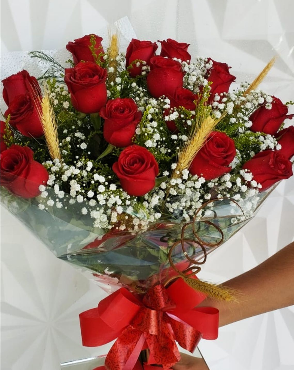 Buquê tradicional com 18 rosas vermelhas