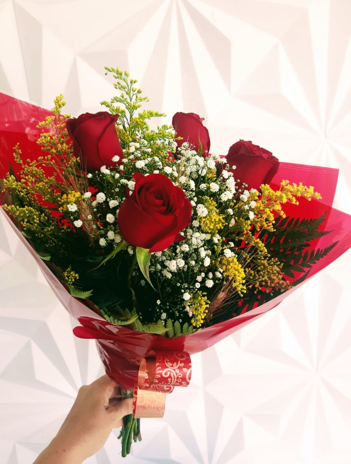 Buquê com 4 rosas vermelhas