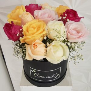 Box com 15 rosas coloridas
