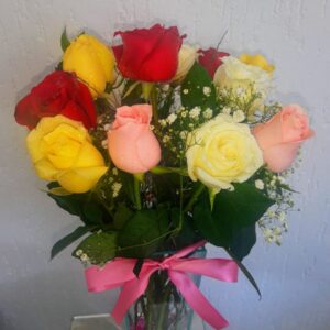 Vaso com 12 rosas coloridas