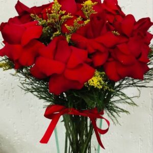 Vaso com 12 rosas vermelhas