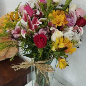 Vaso misto de flores nobres