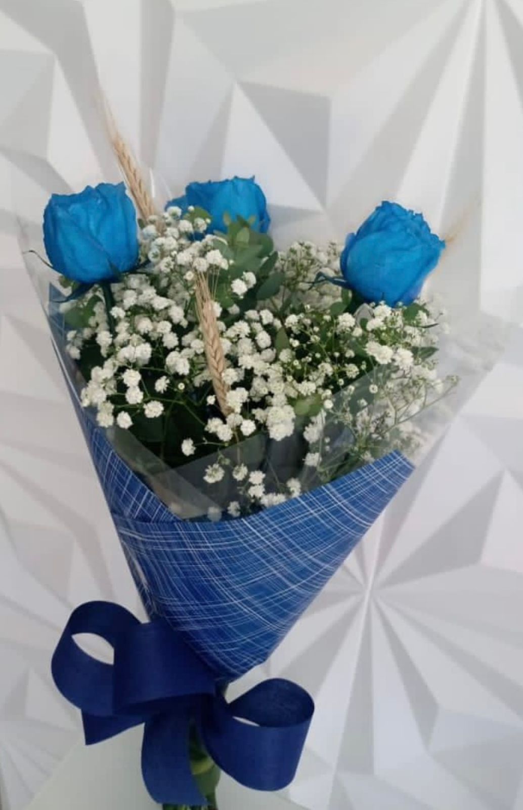 Buquê com 3 rosas azuis